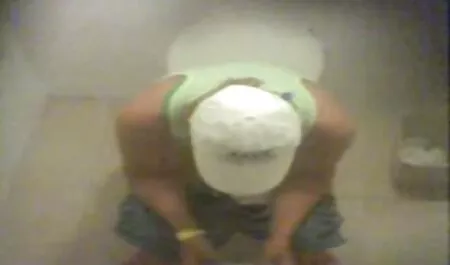 Une belle-mère aux gros seins surprend video adulte gratuite un jeune mec en train de se branler