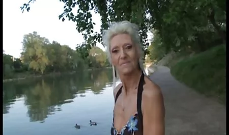 Punie et humiliée par le préfet - Lexi sait site de film adulte comment fouetter