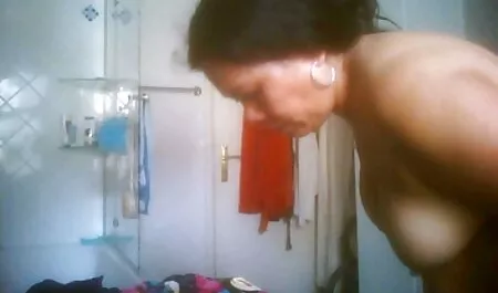 Une ado film adulte sex allemande maigre séduit par un nettoyeur de vitres