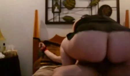 Amateur - Femme vidéo adulte amateur liée embouteillée par son mari devant sa webcam