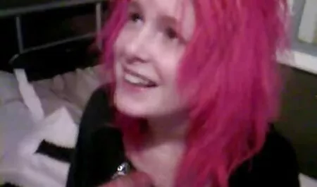 SEXE HOT AVEC DARBY SUR LE LIT À RH video x adultes
