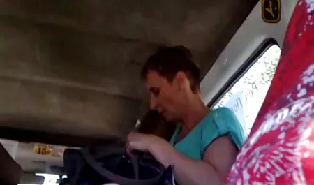 Fille aux cheveux courts film adulte pornovore baisée par un vieil homme